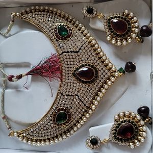 Beautiful stone and pearl necklace set